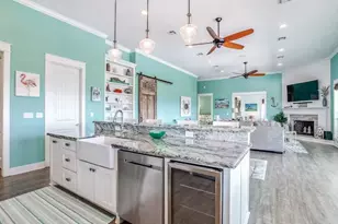 922 Palm Ridge Dr, Crystal Beach, TX 77650 - Photo 4