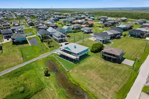 922 Palm Ridge Dr, Crystal Beach, TX 77650 - Photo 28