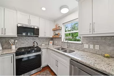 20 Green Haven Drive, The Woodlands, TX 77381 - Photo 10