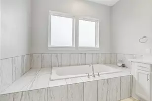 10015 Goliad Dr, Mont Belvieu, TX 77523 - Photo 26