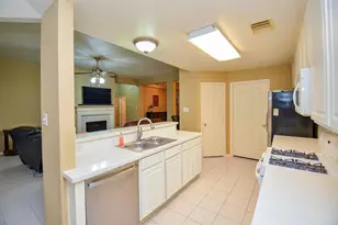 4606 Russett Ln, Sugar Land, TX 77479 - Photo 6