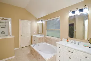 4606 Russett Ln, Sugar Land, TX 77479 - Photo 12