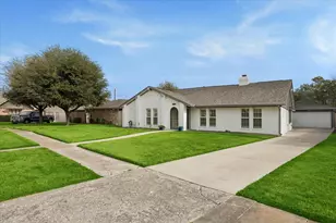 5422 Golf Dr, Houston, TX 77091 - Photo 2