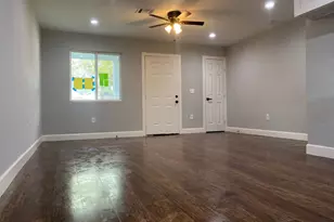 5502 Heron Dr, Houston, TX 77033 - Photo 8