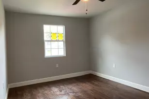 5502 Heron Dr, Houston, TX 77033 - Photo 12