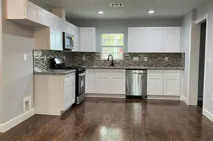 5502 Heron Dr, Houston, TX 77033 - Photo 4