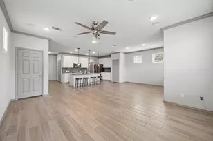 1903 Monaco Memorial Ln, Houston, TX 77043 - Photo 2