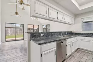 11306 Bayou Pl Ln, Houston, TX 77099 - Photo 6