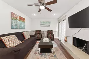 3684 Ocee St, Houston, TX 77063 - Photo 6