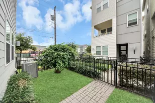2719 Clinton Dr, Houston, TX 77020 - Photo 10