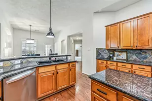 212 Falcon Lake Cir, Friendswood, TX 77546 - Photo 20