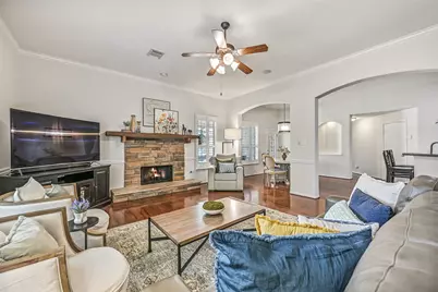 212 Falcon Lake Circle, Friendswood, TX 77546 - Photo 14
