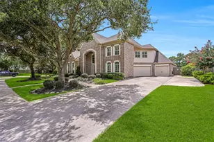 212 Falcon Lake Cir, Friendswood, TX 77546 - Photo 1