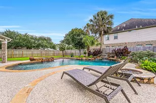 212 Falcon Lake Cir, Friendswood, TX 77546 - Photo 40