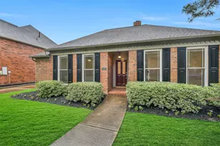 2105 Winged Foot Dr, League City, TX 77573 - Photo 2