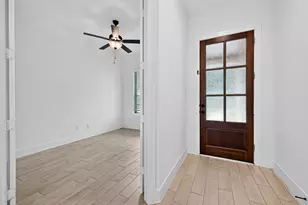 10727 River Walk Dr, Missouri City, TX 77459 - Photo 2