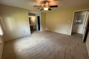 113 Carriage Ln, Silsbee, TX 77656 - Photo 8