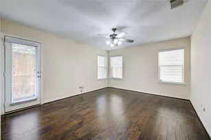 2607 Enclave At Shady Acres Ct, Houston, TX 77008 - Photo 8