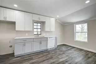 418 S Kansas St, La Porte, TX 77571 - Photo 2