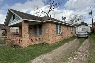 7351 Walker St, Houston, TX 77011 - Photo 2