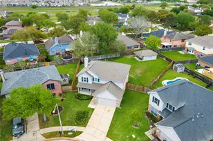 207 Fox Springs Ct, Dickinson, TX 77539 - Photo 1