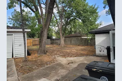 7211 Deep Forest Drive, Houston, TX 77088 - Photo 8