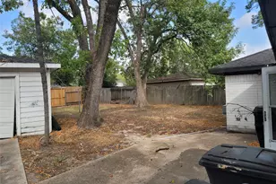 7211 Deep Forest Dr, Houston, TX 77088 - Photo 8