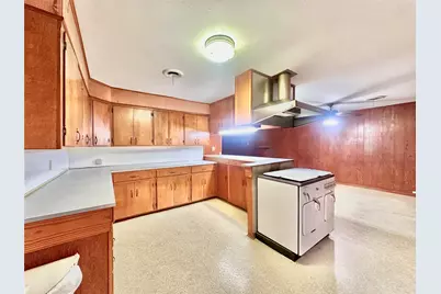 307 E Walnut Avenue, Winnie, TX 77665 - Photo 8