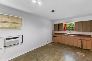 8002 Woodlyn Rd, Houston, TX 77028 - Photo 6