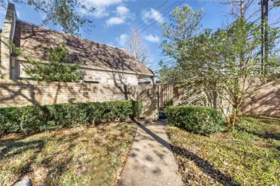 15600 Barkers Landing Road #14, Houston, TX 77079 - Photo 4