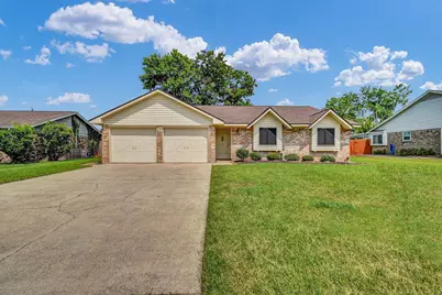 528 Daffodil Street, Lake Jackson, TX 77566 - Photo 1