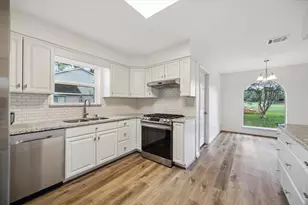 5423 Bent Bough Ln, Houston, TX 77088 - Photo 16