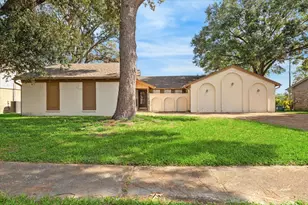 5423 Bent Bough Ln, Houston, TX 77088 - Photo 32