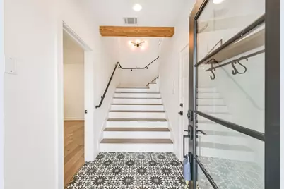 1039 W 24th Street, Houston, TX 77008 - Photo 2