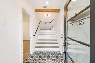 1039 W 24th St, Houston, TX 77008 - Photo 2