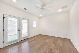 1039 W 24th St, Houston, TX 77008 - Photo 8