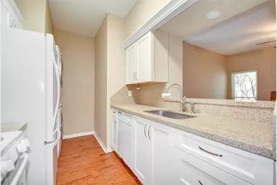1818 Augusta Drive #11, Houston, TX 77057 - Photo 8