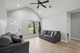 16322 Crockett Martin Ests Dr, Conroe, TX 77306 - Photo 4