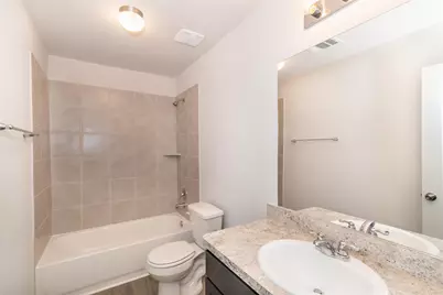 8526 Middleton Oaks Circle, Houston, TX 77028 - Photo 10