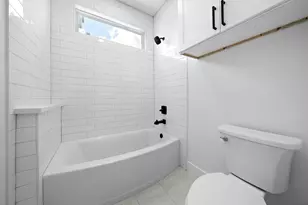 1305 Amundsen St N, Houston, TX 77009 - Photo 12