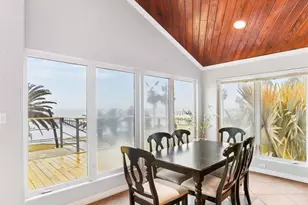 2302 Ave Ave N, Dickinson, TX 77539 - Photo 2