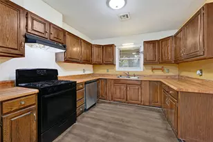 701 E Humble St, Baytown, TX 77520 - Photo 16