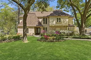 20 Falling Star Rd, The Woodlands, TX 77381 - Photo 1