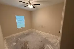 418 Pebble Dr, Dayton, TX 77535 - Photo 14
