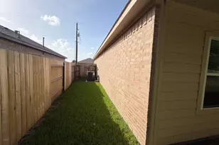 418 Pebble Dr, Dayton, TX 77535 - Photo 16