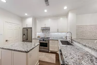 34 Alderon Woods Place, The Woodlands, TX 77382 - Photo 12