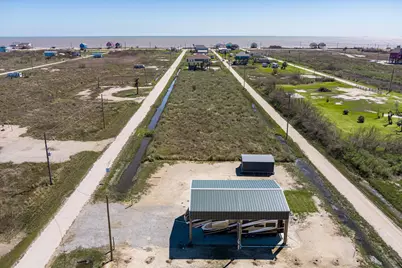1129 Beach Front Drive, Gilchrist, TX 77617 - Photo 8