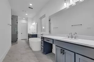 2716 Baldwin St, Houston, TX 77006 - Photo 16