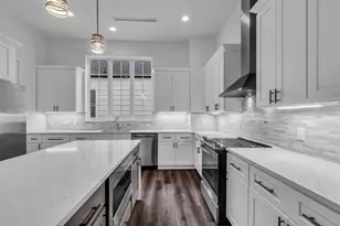 2716 Baldwin St, Houston, TX 77006 - Photo 6