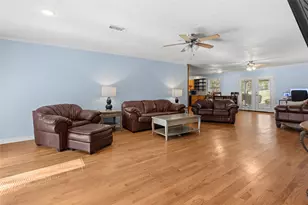 413 Far Hills Ln, Huntsville, TX 77320 - Photo 6